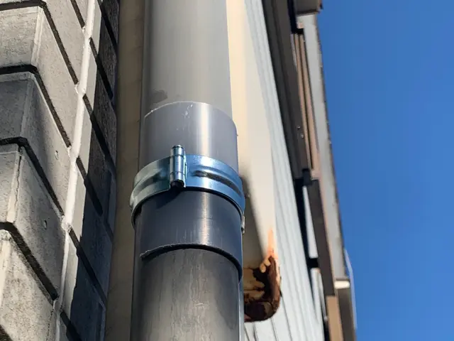 【雨樋掃除・修理清掃】雨樋の詰まり、高所も対応します。サービスの画像