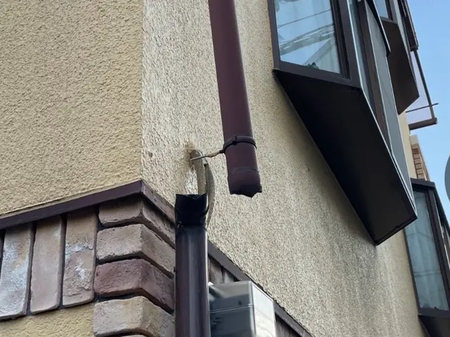 【雨樋掃除・修理清掃】雨樋の詰まり、高所も対応します。サービスの画像