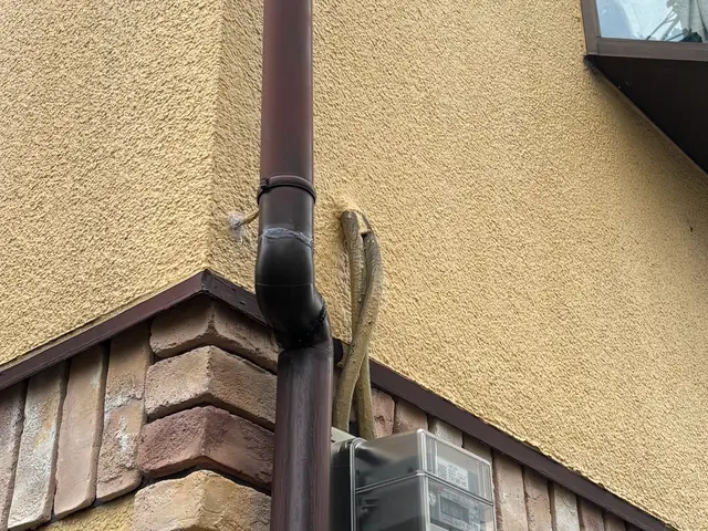 【雨樋掃除・修理清掃】雨樋の詰まり、高所も対応します。サービスの画像