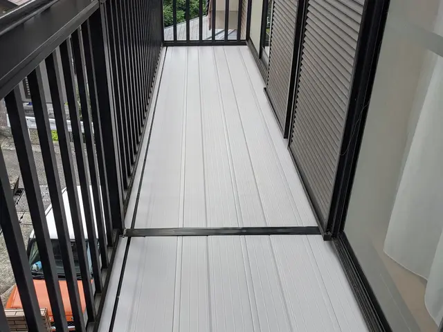 バルコニーテラス、テラス、カーポートの屋根材交換　バルコニー床交換サービスの画像
