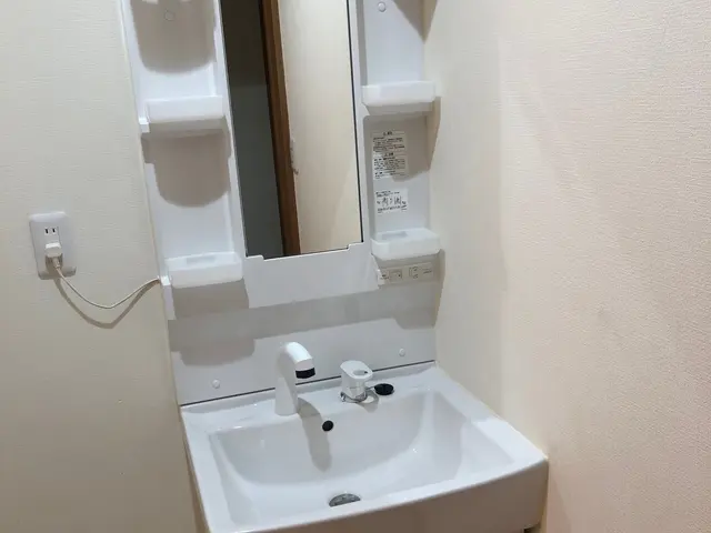 ＜地域密着で親切対応！＞経験豊富なスタッフが対応します。洗面所清掃サービスの画像