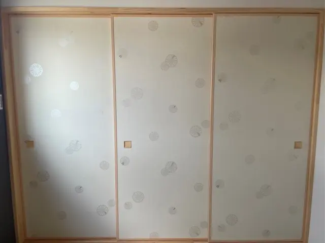 襖の張替えはおまかせ！和風、北欧風など豊富な襖紙をご用意　モダンな無地柄も人気！サービスの画像