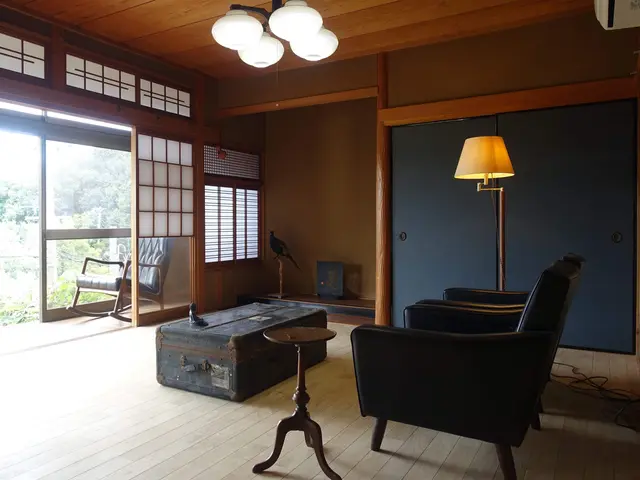 襖の張替えはおまかせ！和風、北欧風など豊富な襖紙をご用意　モダンな無地柄も人気！サービスの画像