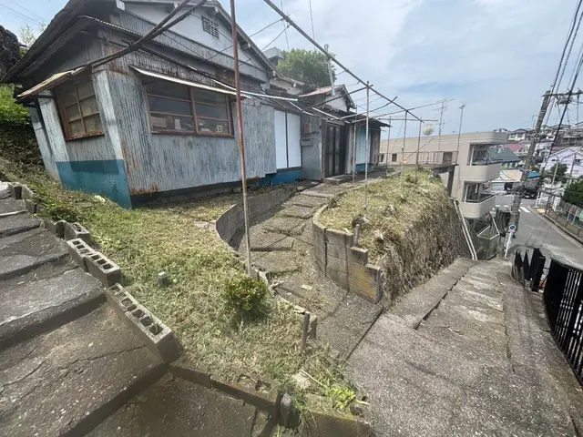 雑草にお困りの方、お問合せください。　キッチリ仕上げます！サービスの画像