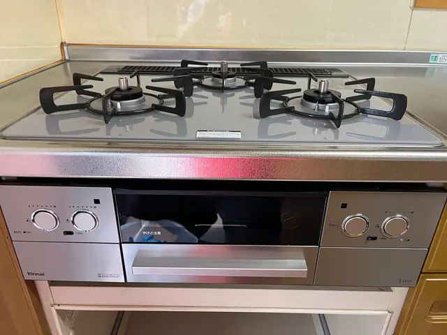 専門スタッフが対応する安心安全ビルトインコンロ交換サポートサービスの画像