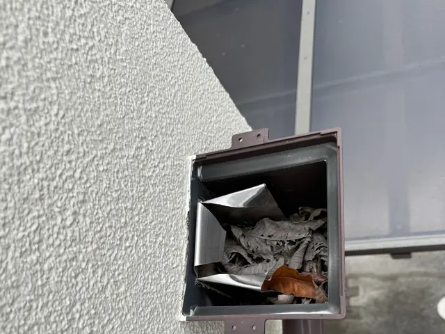 雨樋詰まり、掃除お任せ下さい。サービスの画像