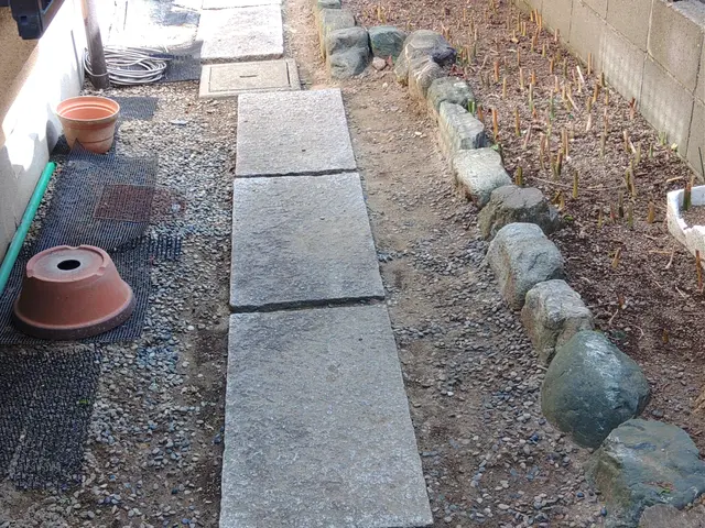 草刈りから防草シート施工まで、お引き受け可能です！お気軽にご相談下さいませ！！サービスの画像