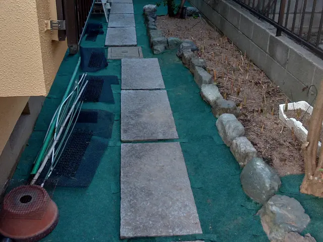 草刈りから防草シート施工まで、お引き受け可能です！お気軽にご相談下さいませ！！サービスの画像