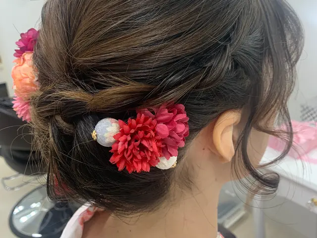 【業界歴20年以上】シーンに合わせたヘアメイクはお任せください