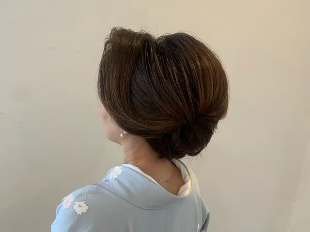 【業界歴20年以上】シーンに合わせたヘアメイクはお任せください