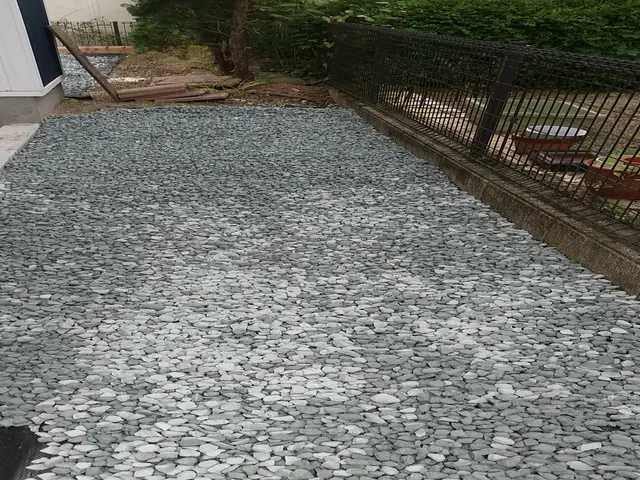 砂利敷き・各種砕石・青、黒、砂利・再生砕石、山砂販売サービスの画像