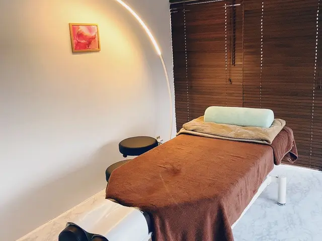 女性が行うポキポキしない整体。　　　　　小顔矯正も別料金で追加出来ます。サービスの画像