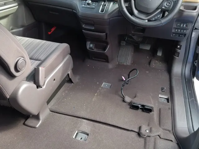 皮シートのクリーニングOK◎クレジット払いOK◎出張して車の内装洗浄を丁寧作業！サービスの画像