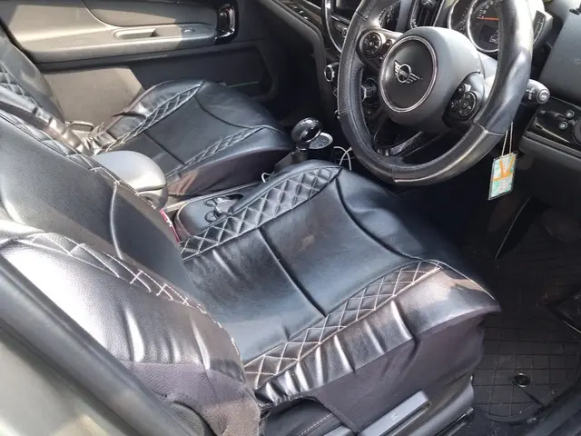 皮シートのクリーニングOK◎クレジット払いOK◎出張して車の内装洗浄を丁寧作業！サービスの画像