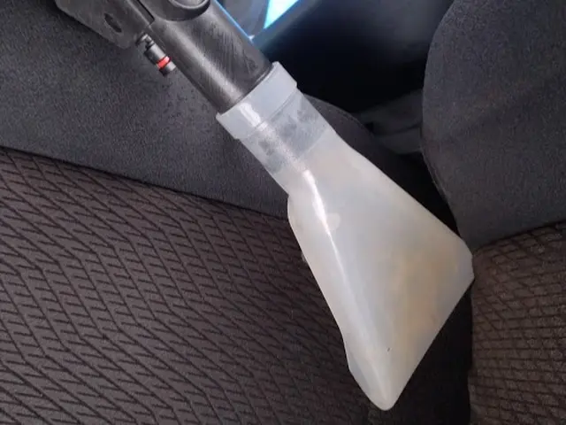 皮シートのクリーニングOK◎クレジット払いOK◎出張して車の内装洗浄を丁寧作業！サービスの画像