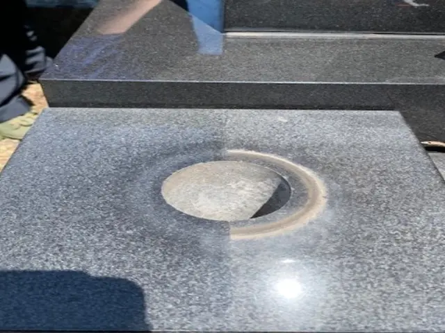 女性スタッフ同行可◎心を込めてお墓の汚れを綺麗にします。サービスの画像