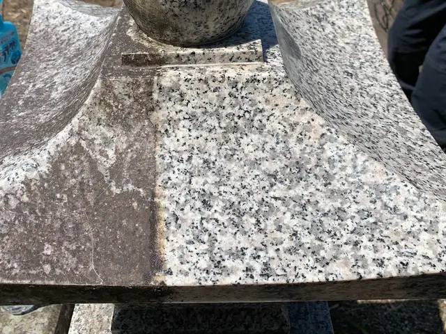 女性スタッフ同行可◎心を込めてお墓の汚れを綺麗にします。サービスの画像