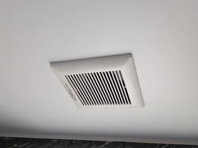 【時間外対応も相談可】浴室換気扇の交換／有資格者訪問サービスの画像
