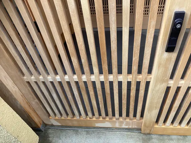 20年以上の実績で木材を熟知！木目の美しさが蘇る丁寧な仕上がりでお客様感動サービスの画像