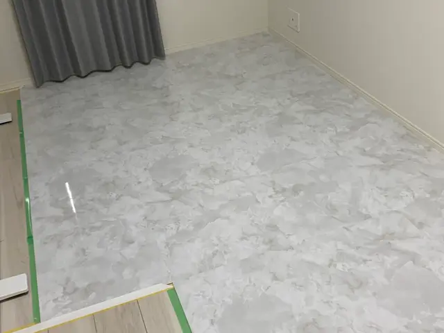 まずはご相談ください。フロアタイル上張りいたしますサービスの画像