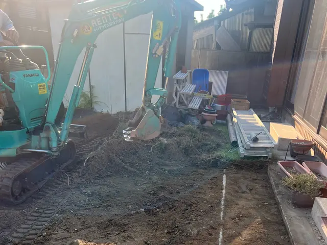 お庭の作業、伐採、抜根、除草サービスの画像