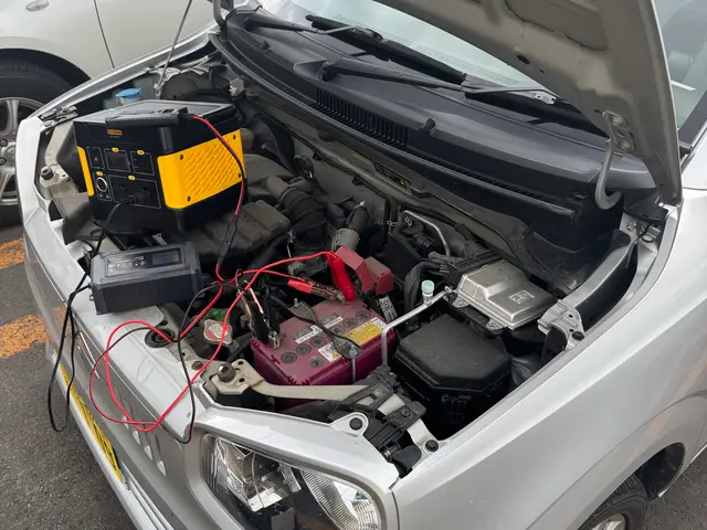 自動車の出張バッテリー上がり、交換作業サービスの画像