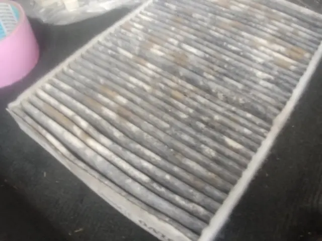 カーエアコンクリーニング】エバポレーターとブロアファンは分解洗浄で臭いの悩み解決サービスの画像