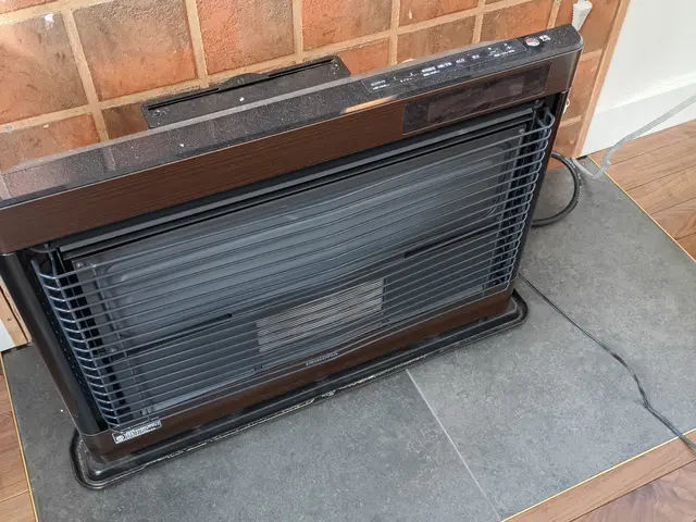 FFストーブの取り付けします。中古で購入されて部品の注文うけたまわります。サービスの画像