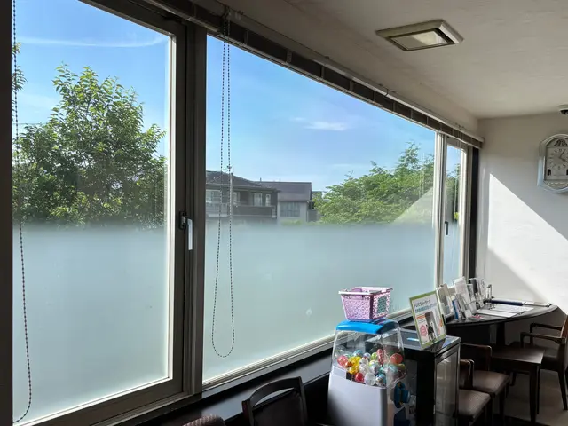 歯科医院およびご自宅専門！”安心と快適”を届ける窓ガラスフィルム施工。サービスの画像