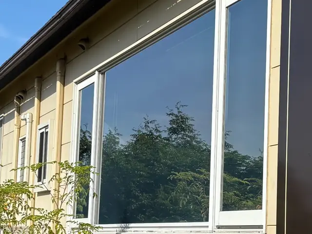 歯科医院およびご自宅専門！”安心と快適”を届ける窓ガラスフィルム施工。サービスの画像