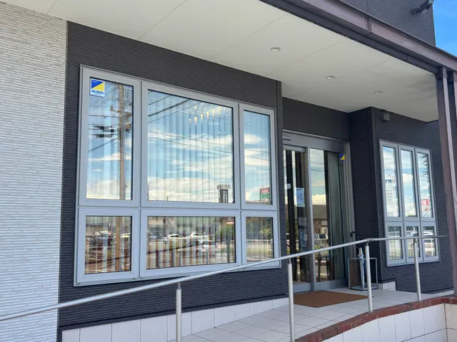 歯科医院およびご自宅専門！”安心と快適”を届ける窓ガラスフィルム施工。サービスの画像