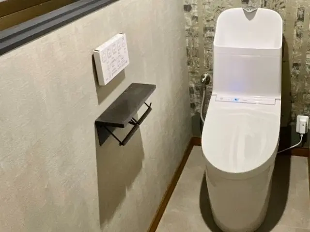 ペーパーホルダー、タオルハンガー施工！トイレ入れ替えとセットで取付ならお得です！サービスの画像