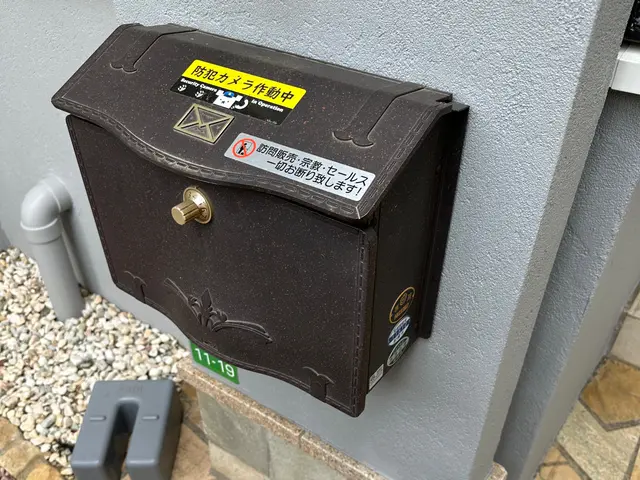 玄関郵便ポストの交換！撤去費含むサービスの画像