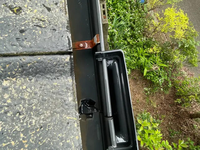 『最短当日24時間対応』『格安対応』雨樋清掃はプロにお任せ！ 詰りを格安解消サービスの画像