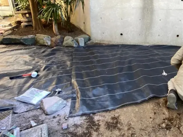 【二度と草むしりをしない生活を！】最高品質の防草シートで、最強の雑草対策！サービスの画像