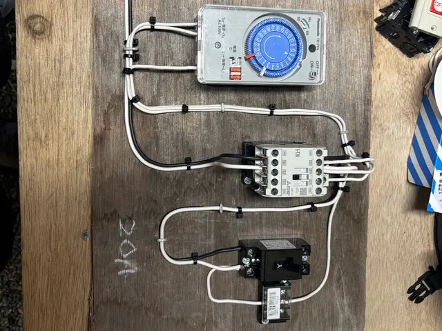 ［見積無料!!］深夜電力で充電出来る様にタイマー回路の設置も承ります。サービスの画像