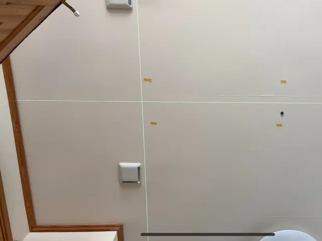 しっかりと下地に留めます｜天井付け/正面付け対応｜吊り下げ式も対応可｜カット対応サービスの画像