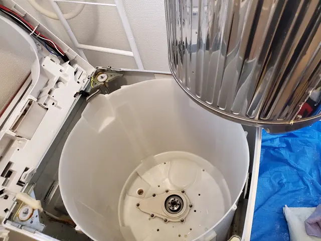 縦型洗濯機のみ対応、分解して洗濯槽の裏側まで綺麗に!安心の損害保険加入済みサービスの画像