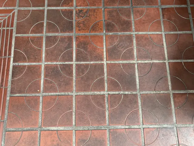 【口コミ★5継続中】ベタベタさようなら！お客様から1番よく見える床をピカピカに！サービスの画像