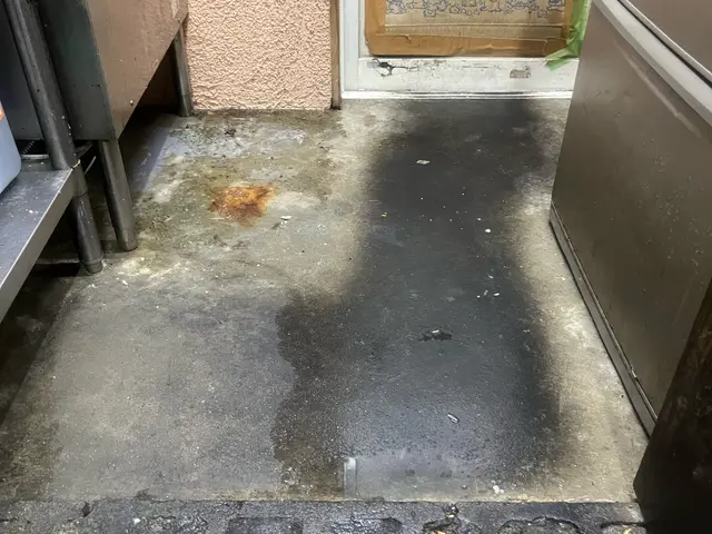 【口コミ★5継続中】ベタベタさようなら！お客様から1番よく見える床をピカピカに！サービスの画像