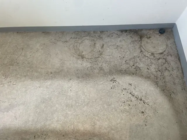 【口コミ★5継続中】ベタベタさようなら！お客様から1番よく見える床をピカピカに！サービスの画像