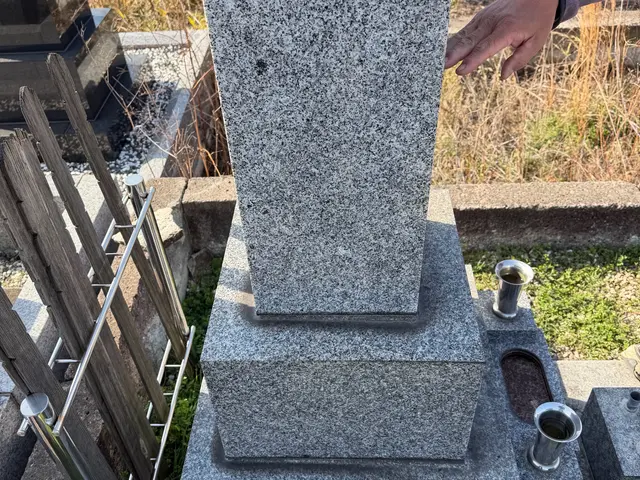 現地立ち会い不要！ビフォ・アフター写真報告付き、お墓周辺まで丁寧に作業いたしますサービスの画像