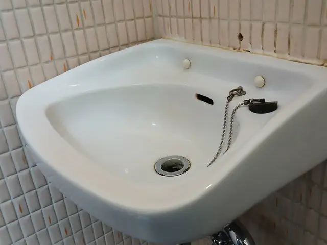 洗面所、洗面台のクリーニングならおまかせください。サービスの画像