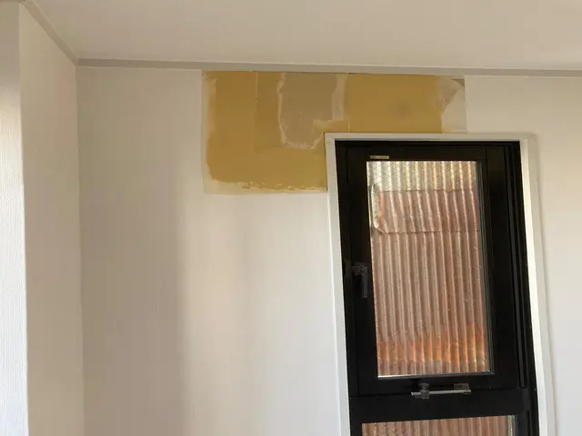 壁穴補修、凹み補修、ニャンコちゃんのイタズラ（爪研ぎ跡、引っ掻き傷）対応します。サービスの画像