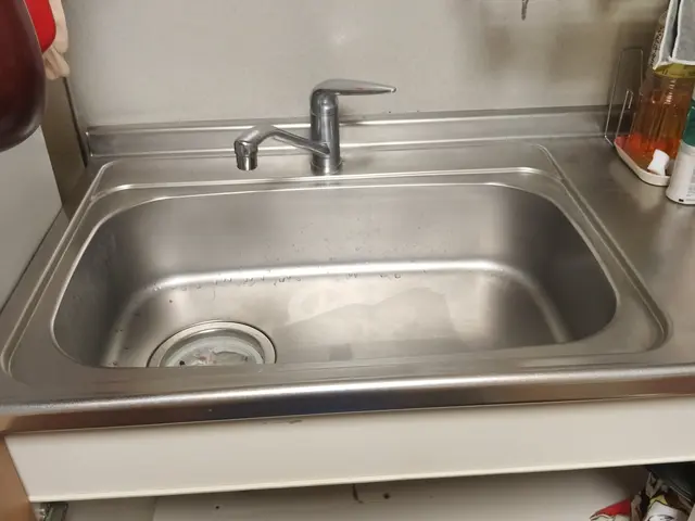 蛇口交換作業費用　6600円〜サービスの画像