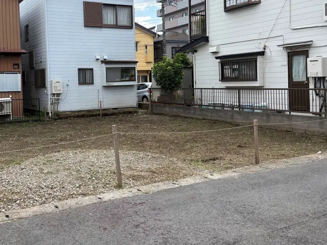 バッテリー式草刈り機での除草なので静かですサービスの画像