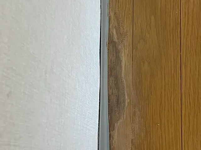 【住宅業界３０年】フローリングの傷、剥がれ、凹み、経年劣化等の補修をいたします！サービスの画像