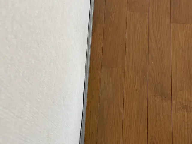 【住宅業界３０年】フローリングの傷、剥がれ、凹み、経年劣化等の補修をいたします！サービスの画像