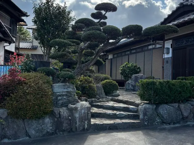 店長が直接訪問！女性スタッフ同行・保険加入済みで安心の庭づくりをお届けしますサービスの画像