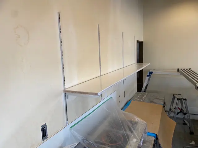 可動棚の取付をいたします。長浜市〜彦根市限定サービスの画像